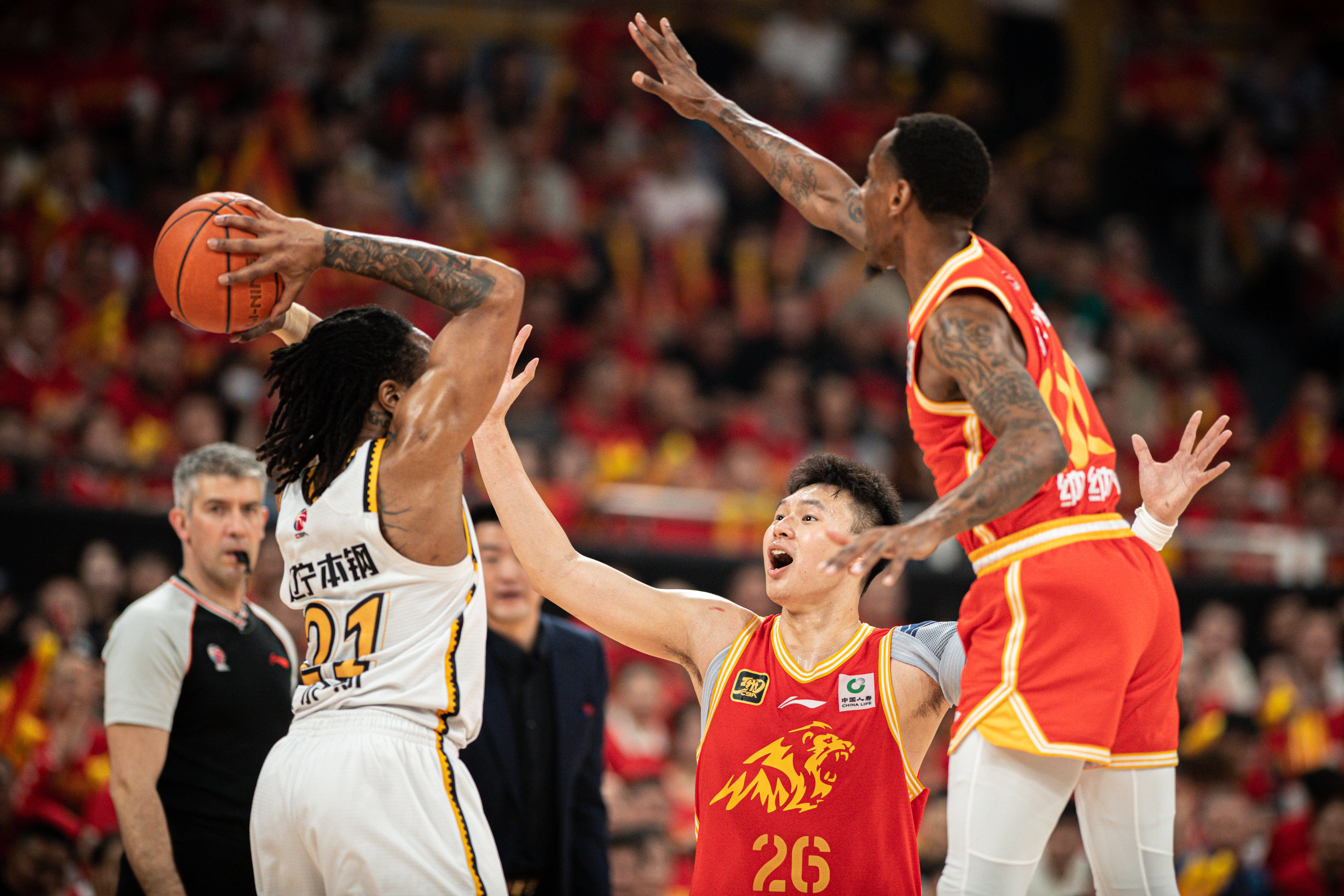 巴黎圣日耳曼清晨强势反弹，志在CBA季后赛名次提升，悬念犹存，训练强度明显提升